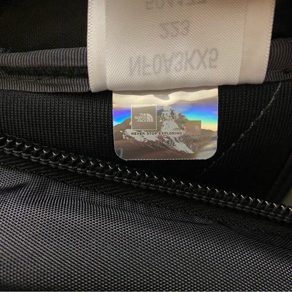 The North Face Generator Backpack School Bag TNF Black BRAND NEW WITH TAGS! - Picture 8 of 14